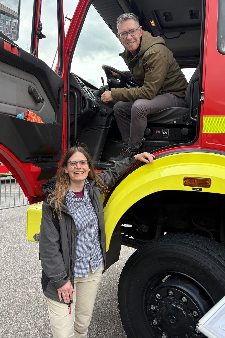 Dr. Christiane Döll und der GRÜNE Stadtrat und stellvertretende Fraktionsvorsitzende Jörn Simon beim Tag der offenen Tür der Freiwilligen Feuerwehr Ingelheim